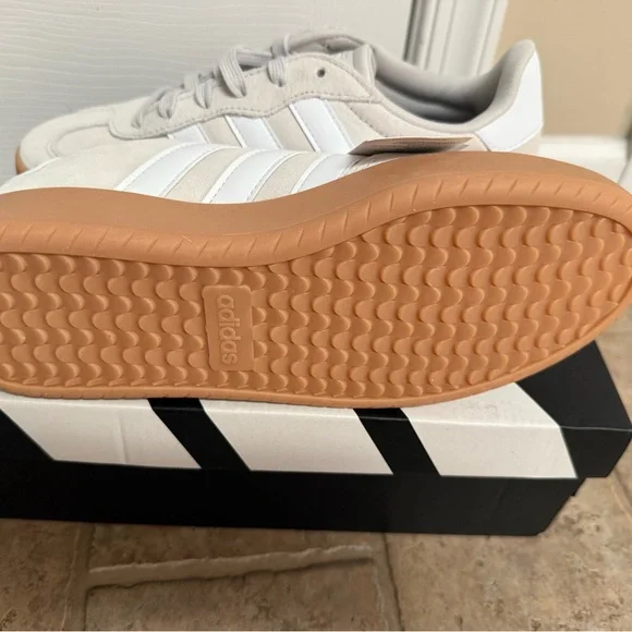 Adidas Men’s Barreda Cream and Tan Sneakers size 8